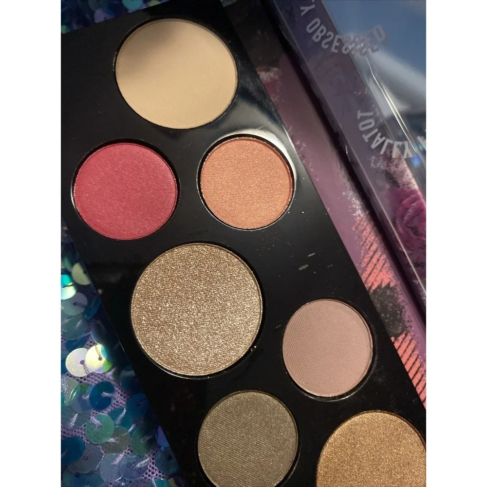 MAC - RISK TAKER - EYE SHADOW X 8 + HIGHLIGHTER PALETTE - NEW DISCONTINUED